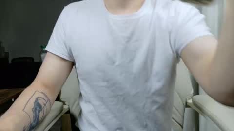 Snapshot of isaac_sheffield chatting on 06/08/26, 05:52 isaac online show from 06/08/26, 05:52