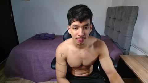 Snapshot of isaac_sttone01 chatting on 05/05/26, 10:18 muscle isaac online show from 05/05/26, 10:18