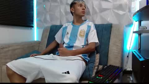 Snapshot of isaac_tan chatting on 09/08/25, 11:15 Isaac tan online show from 09/08/25, 11:15