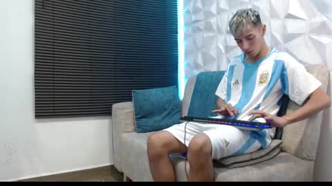 Snapshot of isaac_tan chatting on 09/20/25, 04:13 Isaac tan online show from 09/20/25, 04:13