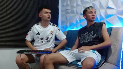 Snapshot of isaac_tan chatting on 10/12/25, 02:54 Isaac tan online show from 10/12/25, 02:54