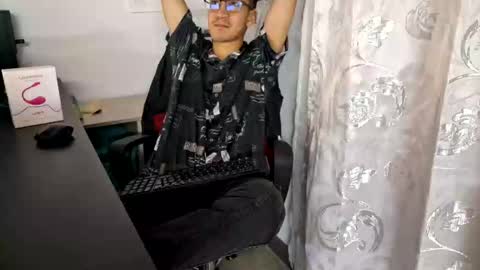 Snapshot of isaac_winter_ chatting on 10/18/25, 03:31 Isaac online show from 10/18/25, 03:31