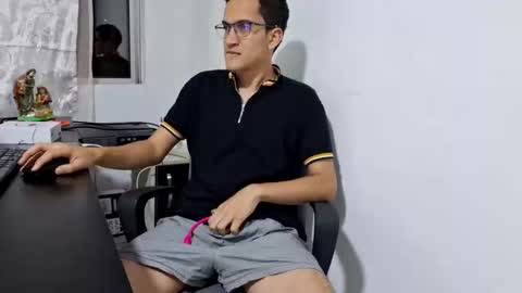 Snapshot of isaac_winter_ chatting on 11/13/25, 05:50 Isaac online show from 11/13/25, 05:50