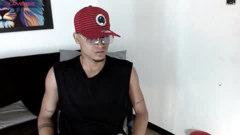 Snapshot of isaacas chatting on 11/17/25, 11:16 Isaacas online show from 11/17/25, 11:16