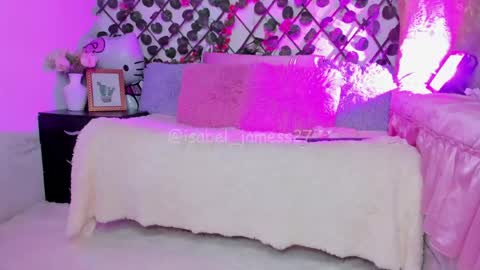 Snapshot of isabel_jamess chatting on 04/20/26, 09:38 Isa online show from 04/20/26, 09:38