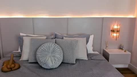 Isa online show from 10/08/25, 01:25