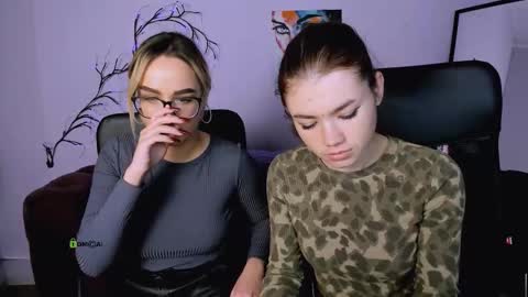 Snapshot of isabel_wave chatting on 11/06/25, 01:23 isabel online show from 11/06/25, 01:23