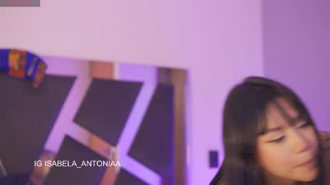 Snapshot of isabela_antonia_ chatting on 04/05/26, 10:12 online show from 04/05/26, 10:12