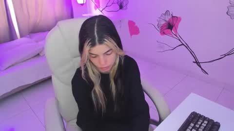 Snapshot of isabela_fiorelli chatting on 11/24/25, 01:33 isabela_fiorelli online show from 11/24/25, 01:33