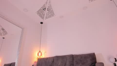 Isabela online show from 10/21/25, 12:06