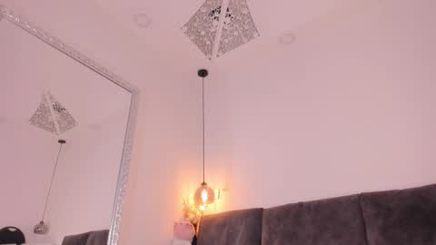 Isabela online show from 10/26/25, 12:11