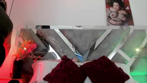 Mommy Isa online show from 06/15/26, 01:57