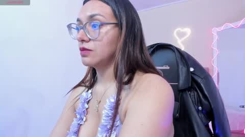 Snapshot of isabelalux_tay chatting on 12/15/25, 02:54 isabelalux_tay online show from 12/15/25, 02:54