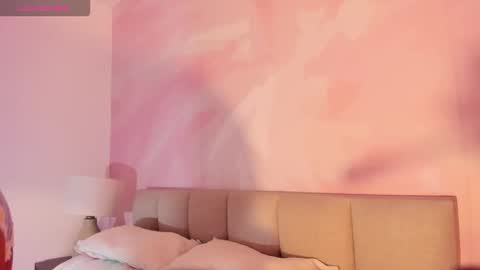 isabelastefano online show from 11/10/25, 03:16