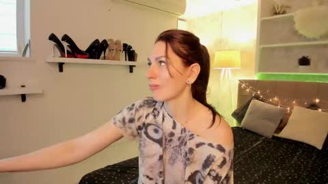 Snapshot of isabelkiss chatting on 04/19/26, 12:48 IsabelKiss online show from 04/19/26, 12:48