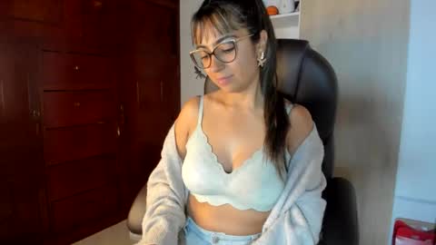 Snapshot of isabella22_1 chatting on 02/25/26, 02:54 Isabella22 1 online show from 02/25/26, 02:54