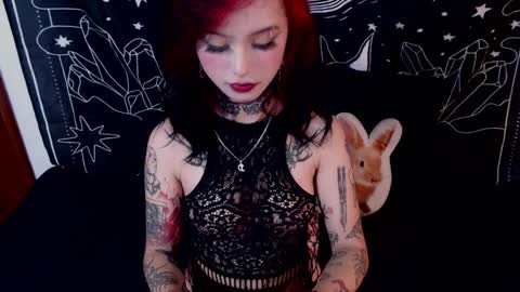 Snapshot of isabella__dark chatting on 12/28/24, 11:48 online show from 12/28/24, 11:48