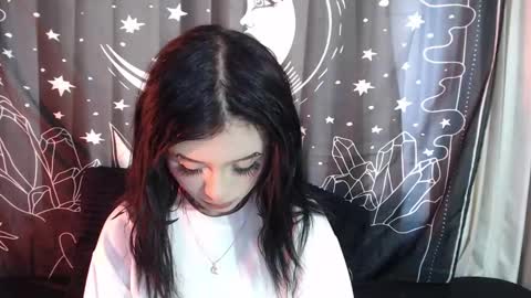 Snapshot of isabella__dark chatting on 01/11/25, 09:25 online show from 01/11/25, 09:25