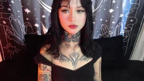 Snapshot of isabella__dark chatting on 01/13/25, 08:58 online show from 01/13/25, 08:58