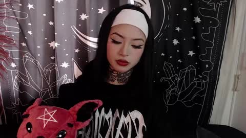 Snapshot of isabella__dark chatting on 02/04/25, 08:49 online show from 02/04/25, 08:49