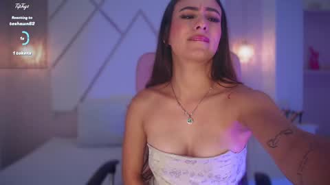 Isa  online show from 02/05/25, 10:12