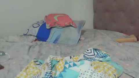 Snapshot of isabella_crown chatting on 02/14/25, 03:00 isabella online show from 02/14/25, 03:00