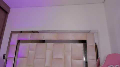 isabella_gomez11 online show from 02/03/25, 09:39