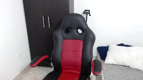 Snapshot of isabella_hots chatting on 12/09/24, 11:15 estefania online show from 12/09/24, 11:15