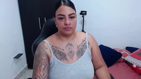 Snapshot of isabella_hots chatting on 01/11/25, 11:56 estefania online show from 01/11/25, 11:56