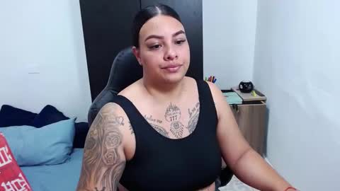 Snapshot of isabella_hots chatting on 01/30/25, 10:29 estefania online show from 01/30/25, 10:29