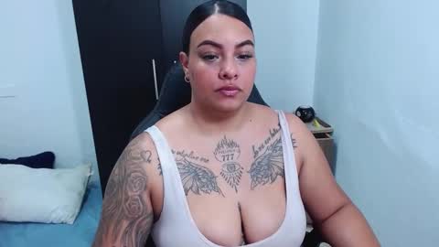 Snapshot of isabella_hots chatting on 02/09/25, 11:25 estefania online show from 02/09/25, 11:25