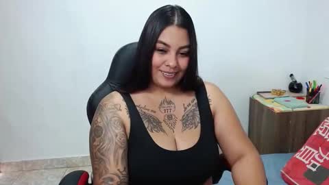 Snapshot of isabella_hots chatting on 03/07/25, 03:39 estefania online show from 03/07/25, 03:39