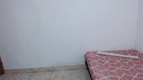 Snapshot of isabella_hots chatting on 10/21/25, 11:11 estefania online show from 10/21/25, 11:11