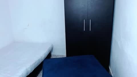 Snapshot of isabella_hots chatting on 11/28/25, 01:25 estefania online show from 11/28/25, 01:25