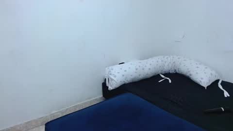 Snapshot of isabella_hots chatting on 03/04/26, 02:01 estefania online show from 03/04/26, 02:01