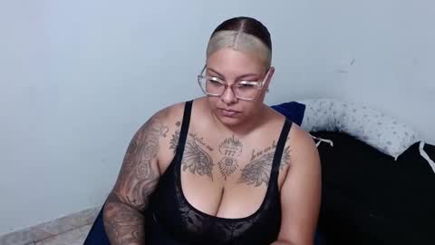 Snapshot of isabella_hots chatting on 03/08/26, 12:20 estefania online show from 03/08/26, 12:20