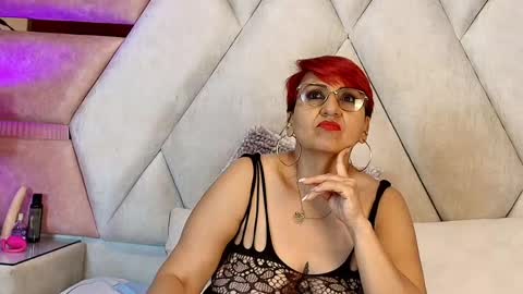 isabella_luxet online show from 05/30/26, 08:06