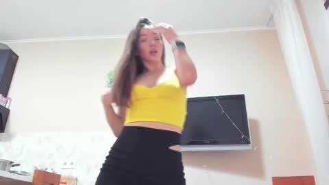 Snapshot of isabella_noir88 chatting on 10/17/25, 04:09 Isabella Noir online show from 10/17/25, 04:09