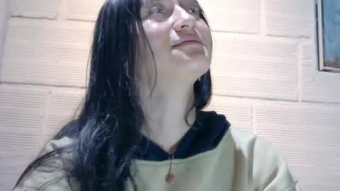 Isabella Nowa online show from 05/21/26, 09:55