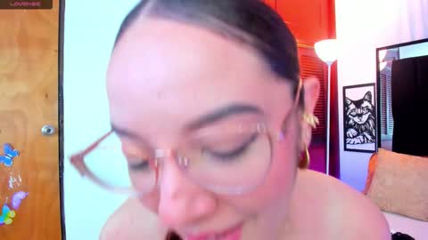 Isabella Your Queen  online show from 03/21/26, 01:21
