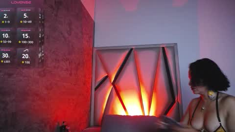 isabella_rosssi1 online show from 11/11/25, 04:34