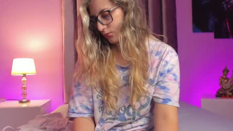 Isabella Rros online show from 12/14/24, 08:02