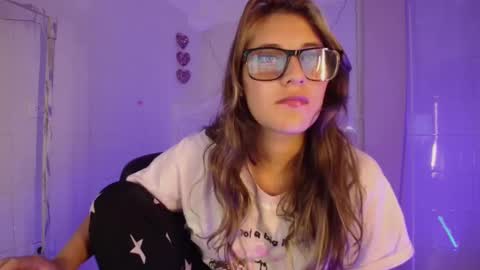 Isabella Rros online show from 10/21/25, 12:44