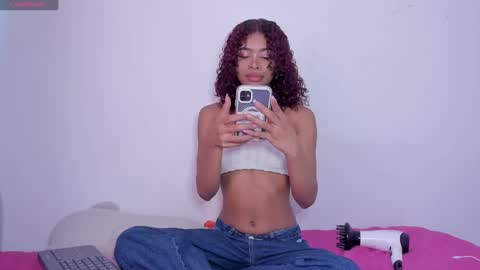 Snapshot of isabella_sex18 chatting on 01/17/25, 10:56 isabella online show from 01/17/25, 10:56