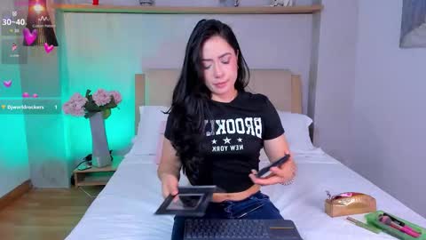 Snapshot of isabella_winkler chatting on 10/12/25, 02:38 isabella_winkler online show from 10/12/25, 02:38