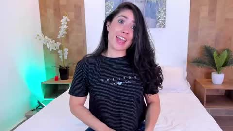 Snapshot of isabella_winkler chatting on 12/14/25, 04:12 isabella_winkler online show from 12/14/25, 04:12