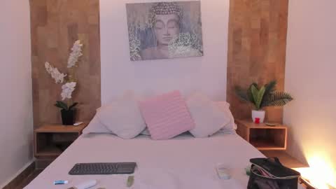 Snapshot of isabella_winkler chatting on 06/13/26, 10:57 isabella_winkler online show from 06/13/26, 10:57