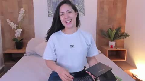 Snapshot of isabella_winkler chatting on 06/15/26, 12:07 isabella_winkler online show from 06/15/26, 12:07