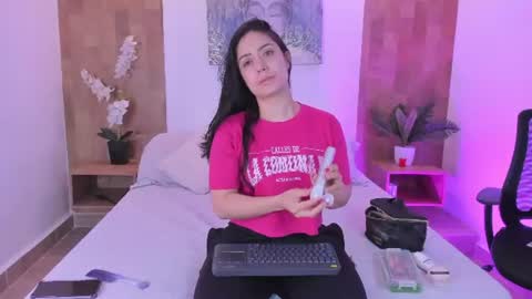 Snapshot of isabella_winkler chatting on 06/18/26, 11:03 isabella_winkler online show from 06/18/26, 11:03
