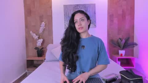 Snapshot of isabella_winkler chatting on 06/20/26, 11:02 isabella_winkler online show from 06/20/26, 11:02